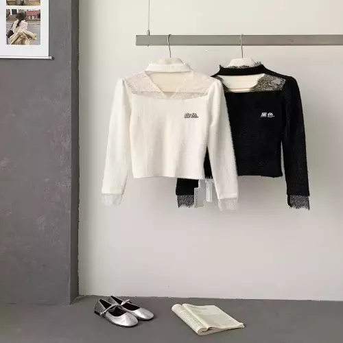 노브랜드 레이스 배색 퍼터치 스퀘어넥 니트 상의
