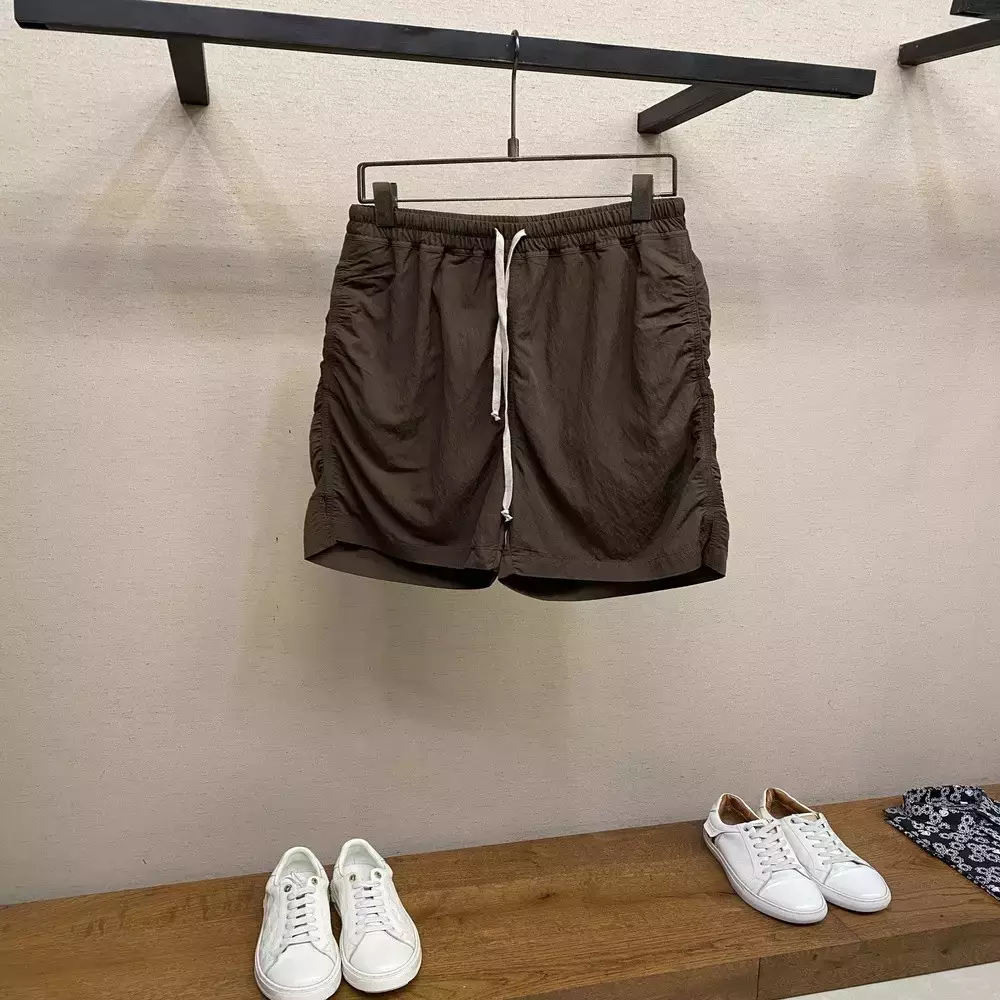 노브랜드 자연스러운 셔링 디테일의 반바지