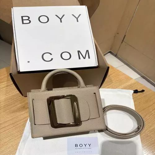 보이 바비 송아지가죽 버클 토트백