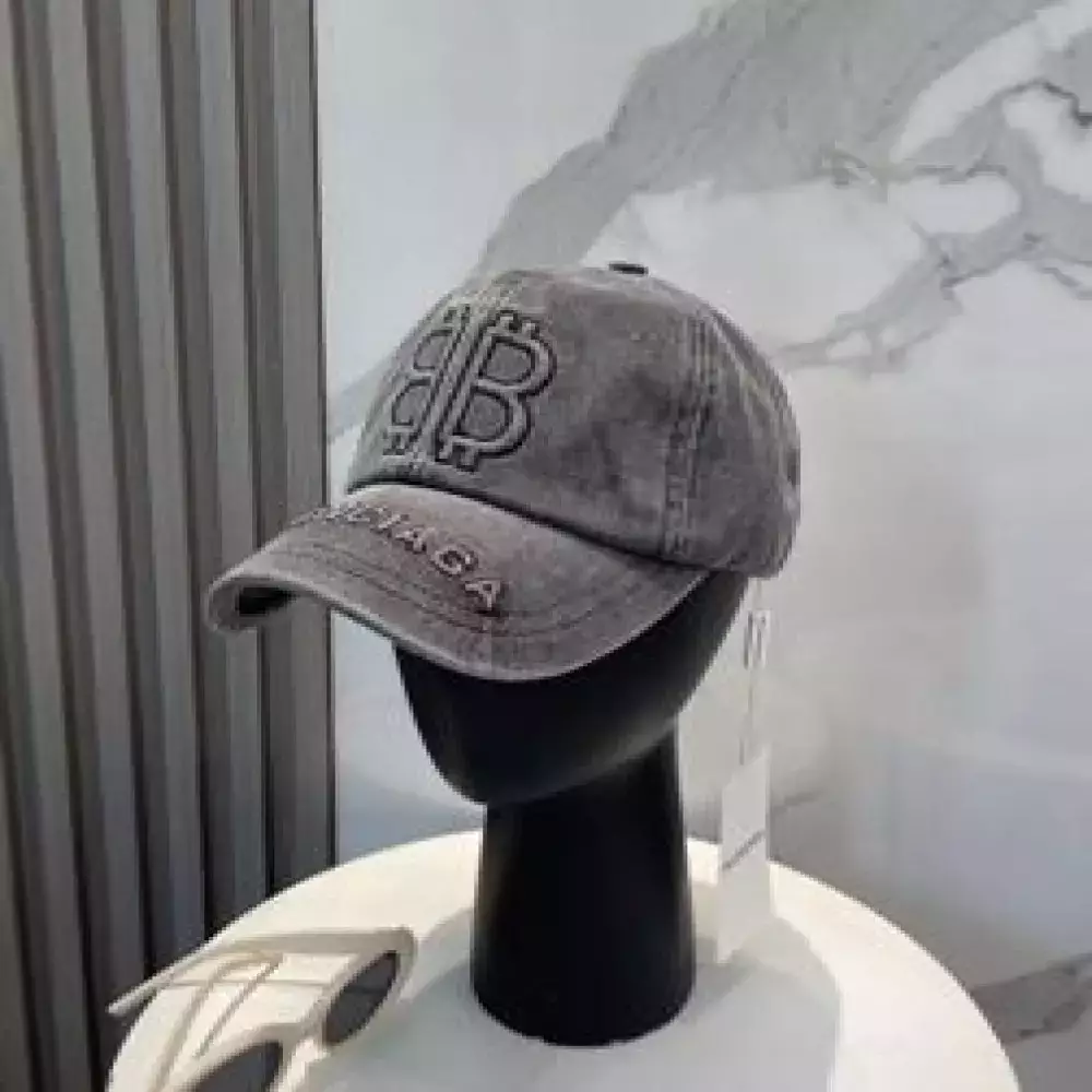 발렌시아가 2025 워시드 데님 클래식 볼캡