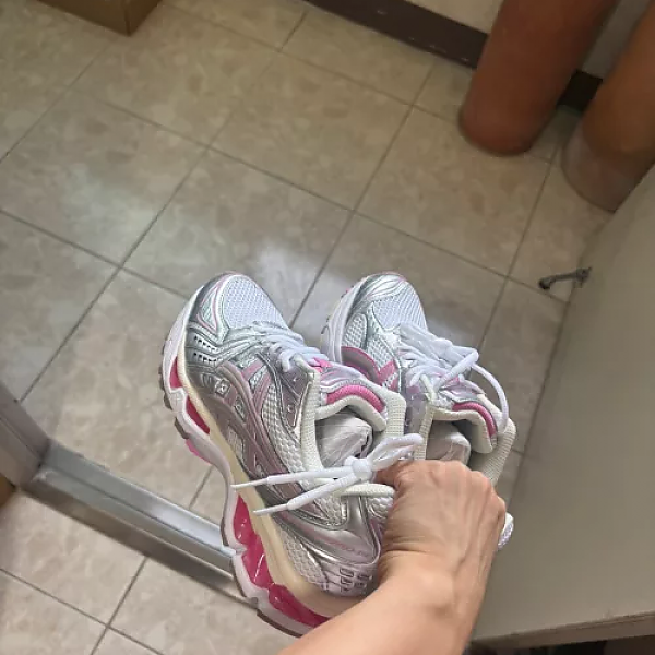 아식스 Gel-Kayano 14 상품후기 이미지