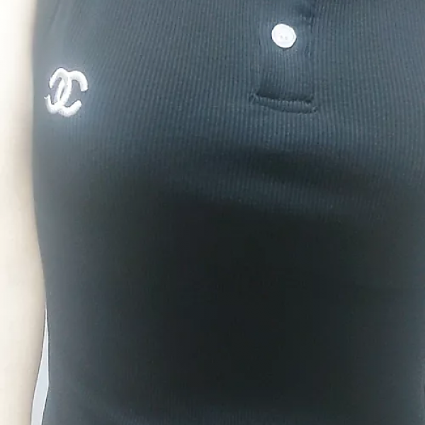샤넬 로고 자수 반단추 라운드넥 슬림 코튼 골지 탑 상품후기 이미지